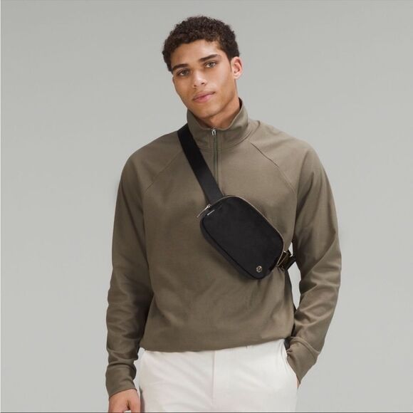 NWT Black Velour Gold Hardware Lululemon Everywhere Belt Bag - Picture 2 of 5